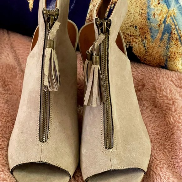 Faux Suede Slip on heel - Picture 1 of 2